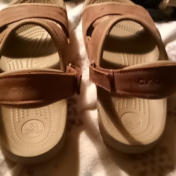 COPY - Women's size 7's sandles they're crocs - Picture 2 of 4